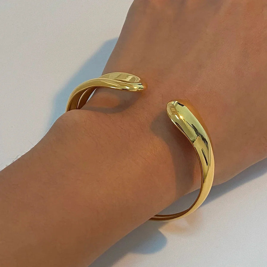 Nova Flow Wrist Cuff