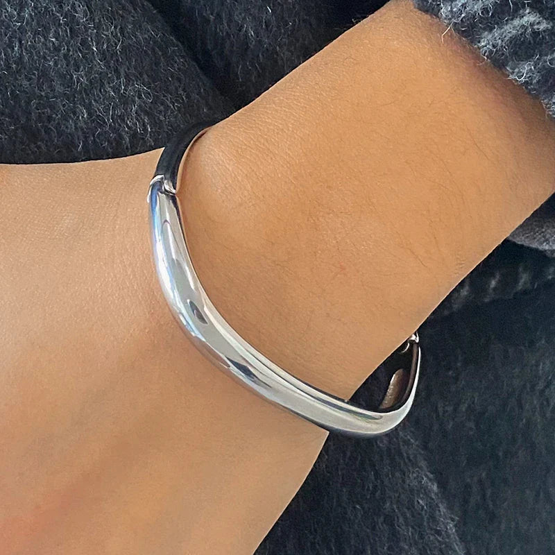 Elegant Silver Minimalist Bangle