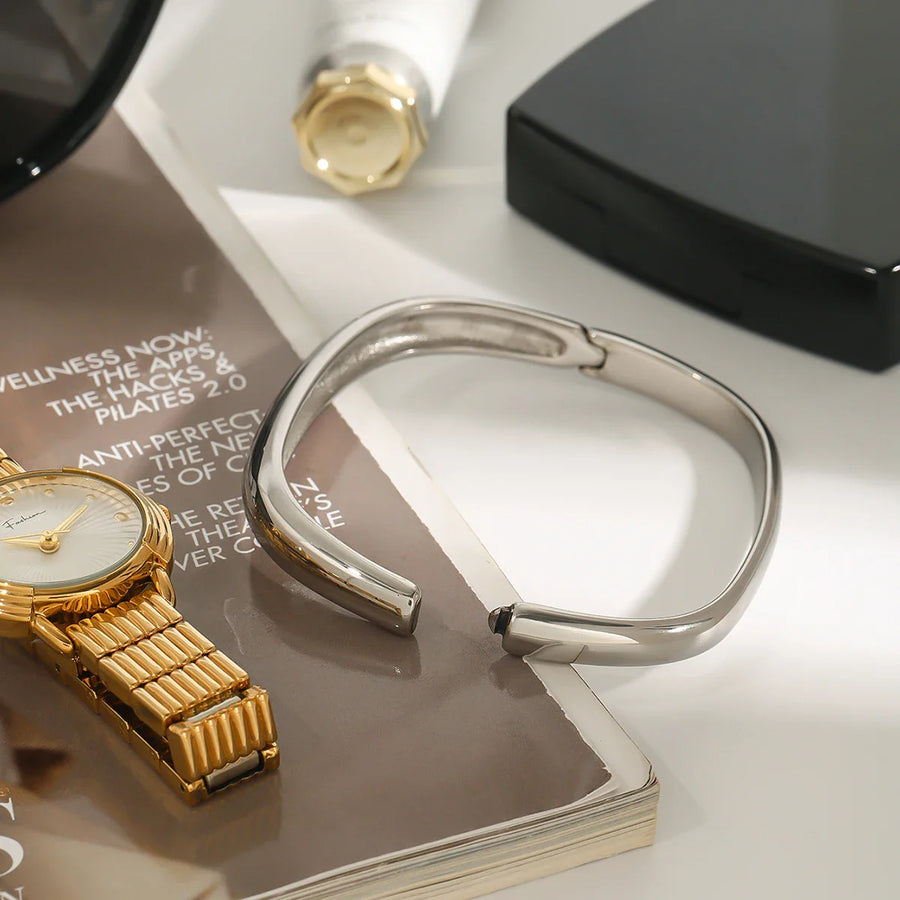 Elegant Silver Minimalist Bangle
