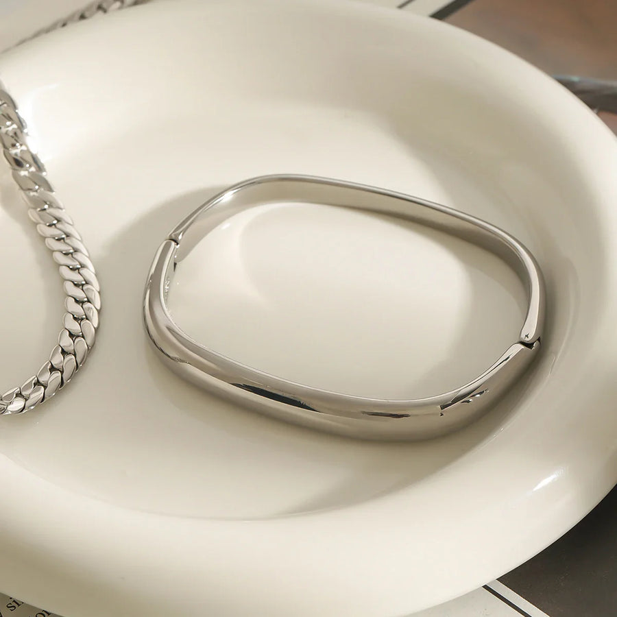 Elegant Silver Minimalist Bangle