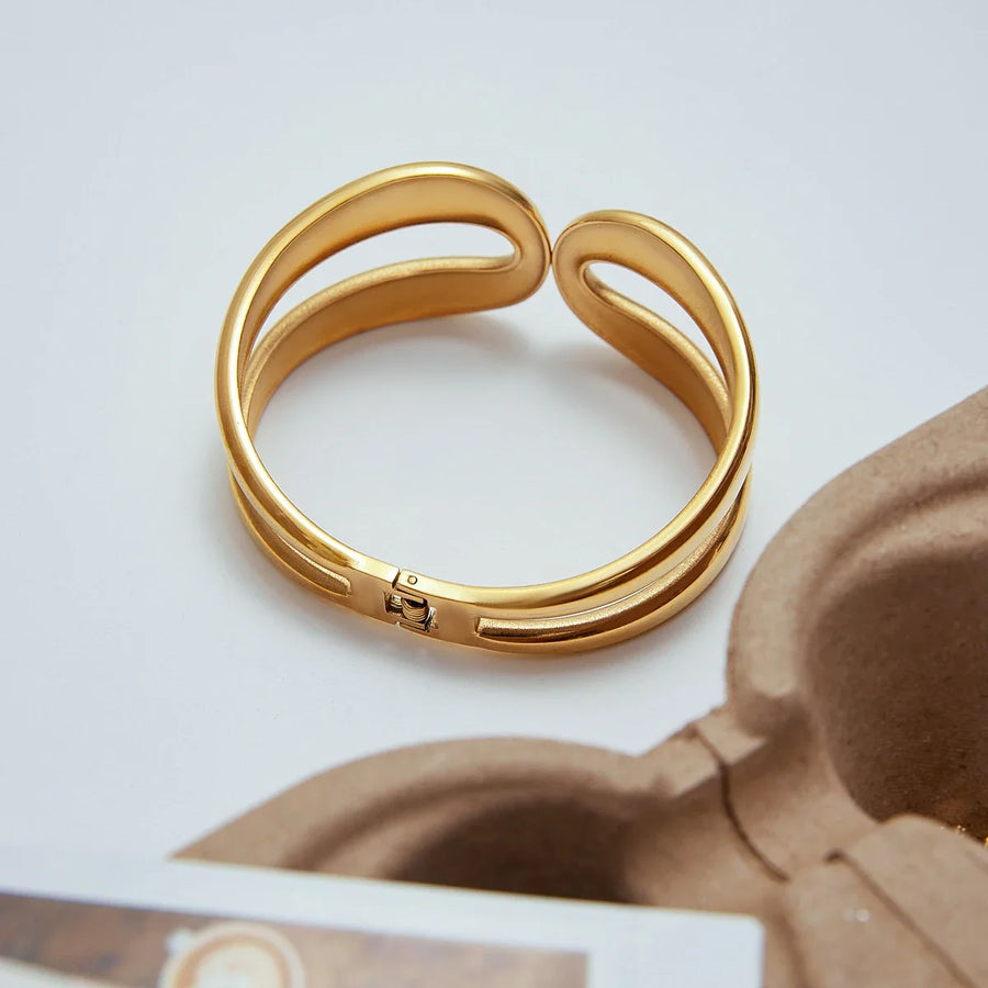 Striking Nava Bold Bracelet