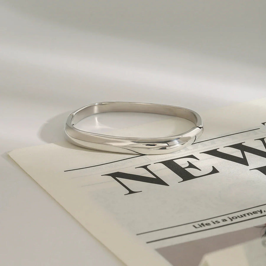 Elegant Silver Minimalist Bangle