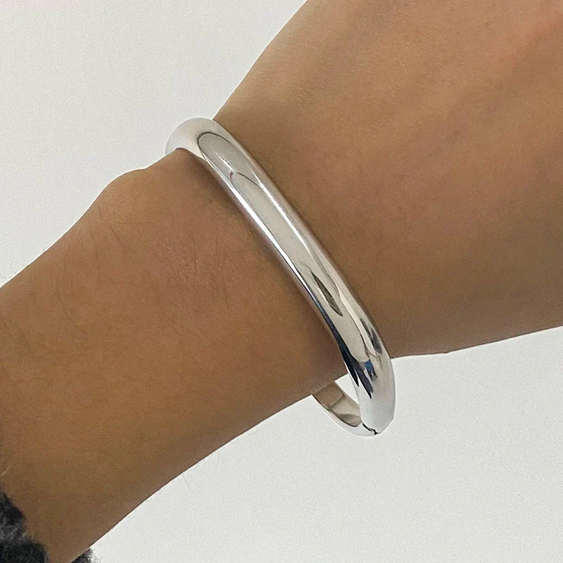 Elegant Silver Minimalist Bangle